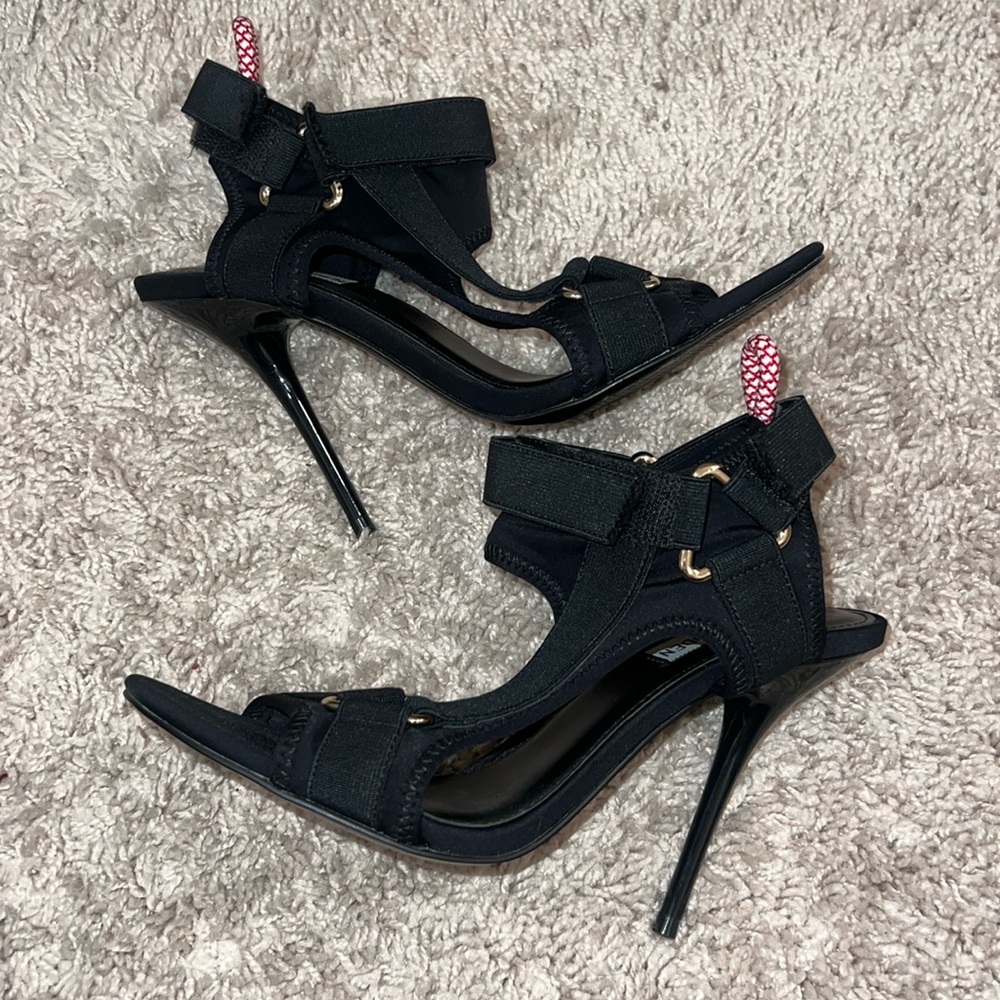 Black sporty Steve Madden Heels